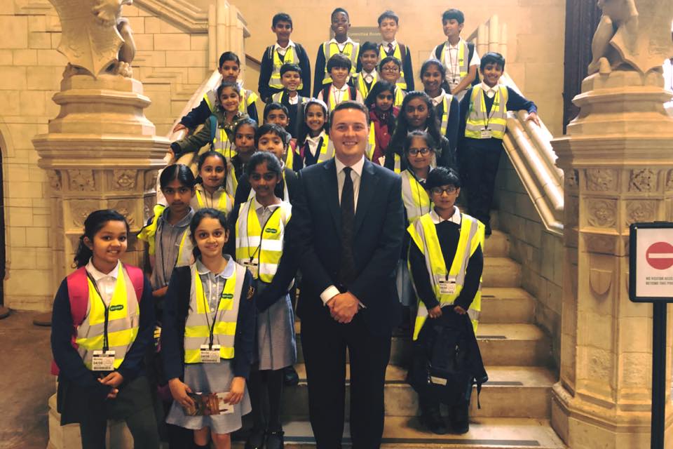 wes Streeting MP with pupils from Avanti Court